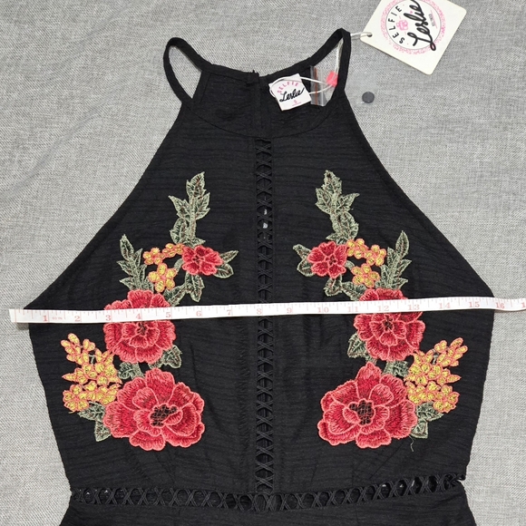 NWT SELFIE LESLIE Black Sleeveless Romper with Floral Applique, Size Small - Picture 5 of 11